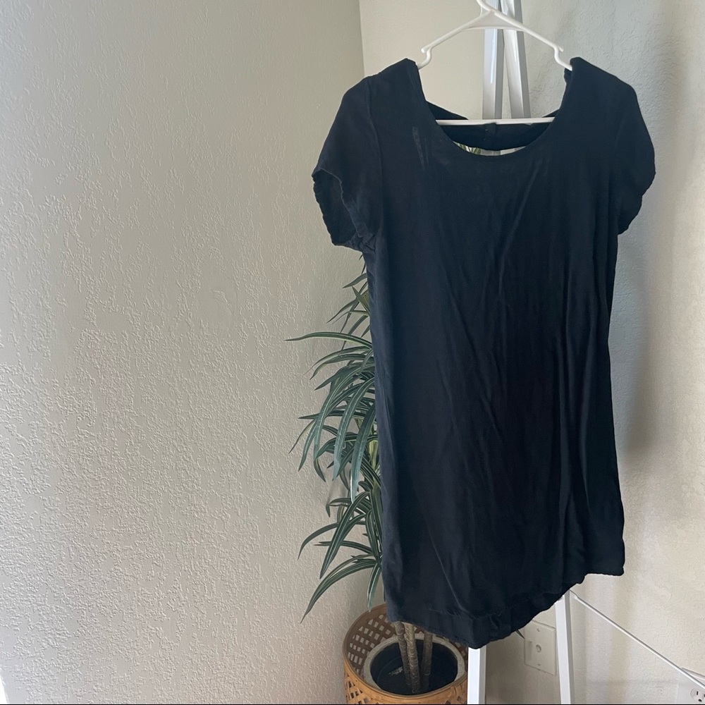 Roxy black dress top of the back is open a little bit